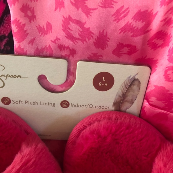 SALE Beautiful New with tag 2 piece hot pink leopard satin short pjs & slippers - Picture 5 of 6